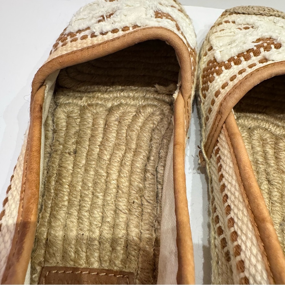 TORY BURCH tan / white Shaw canvas logo slip on espadrilles 7 - Picture 5 of 8